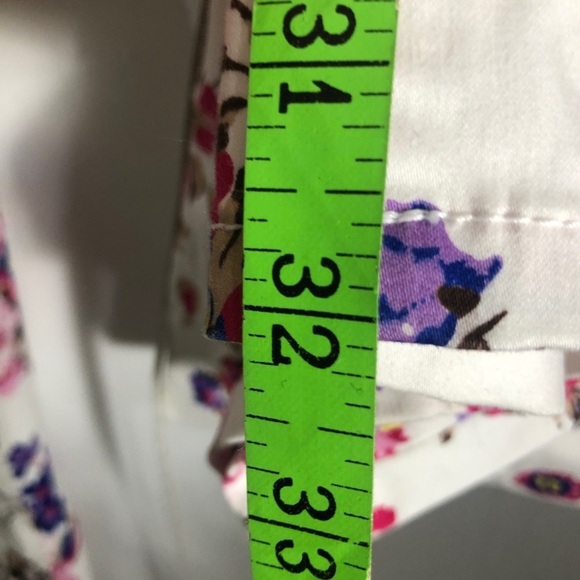 Womens White and Floral Pants. Waist 39” x Inseam 32”(14). - Picture 4 of 7